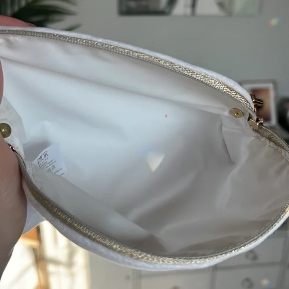 Dior White and Gold Cosmetic Case with Elegant Design - Picture 8 of 11